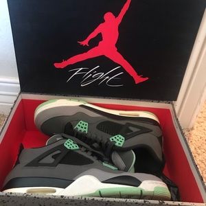 Air Jordan 4 Retro “Green Glow”
